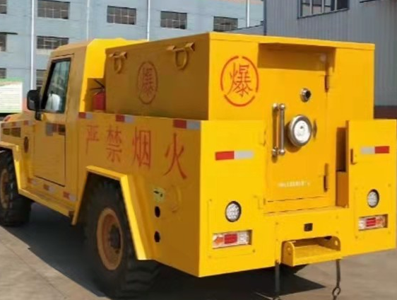 江安凯龙爆破器材运输车：保障爆破任务的安全运行